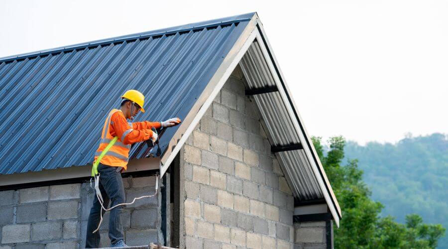 Professional gutter cleaning in Conroy, IA
